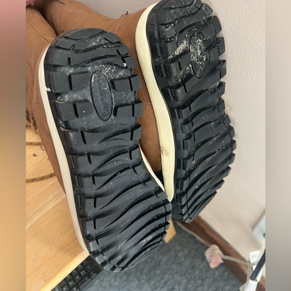 BearPaw Brown Winter Boots with Cream Fur - Picture 4 of 5